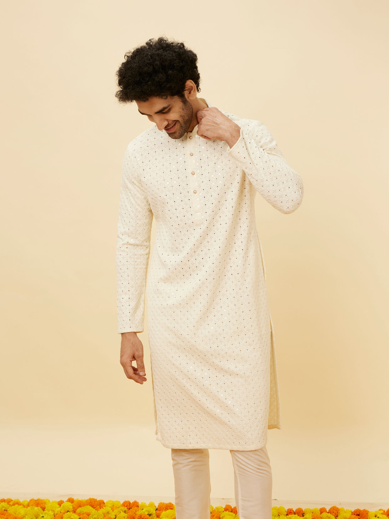 alt message - Manyavar Men Soft White Floral Sequin Embroidered Kurta Set image number 0