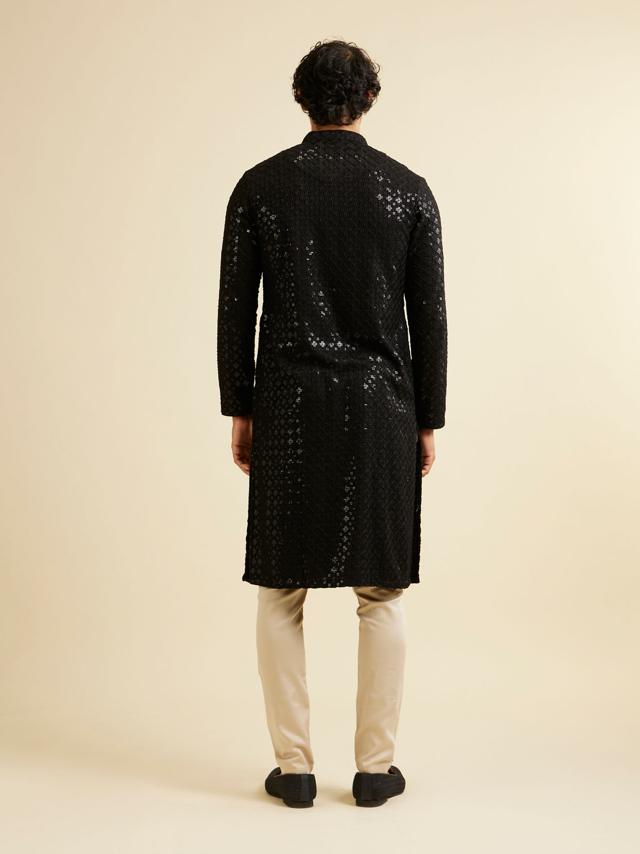 alt message - Manyavar Men Ebony Black Chikankari Embroidered Sequinned Kurta Set image number 3