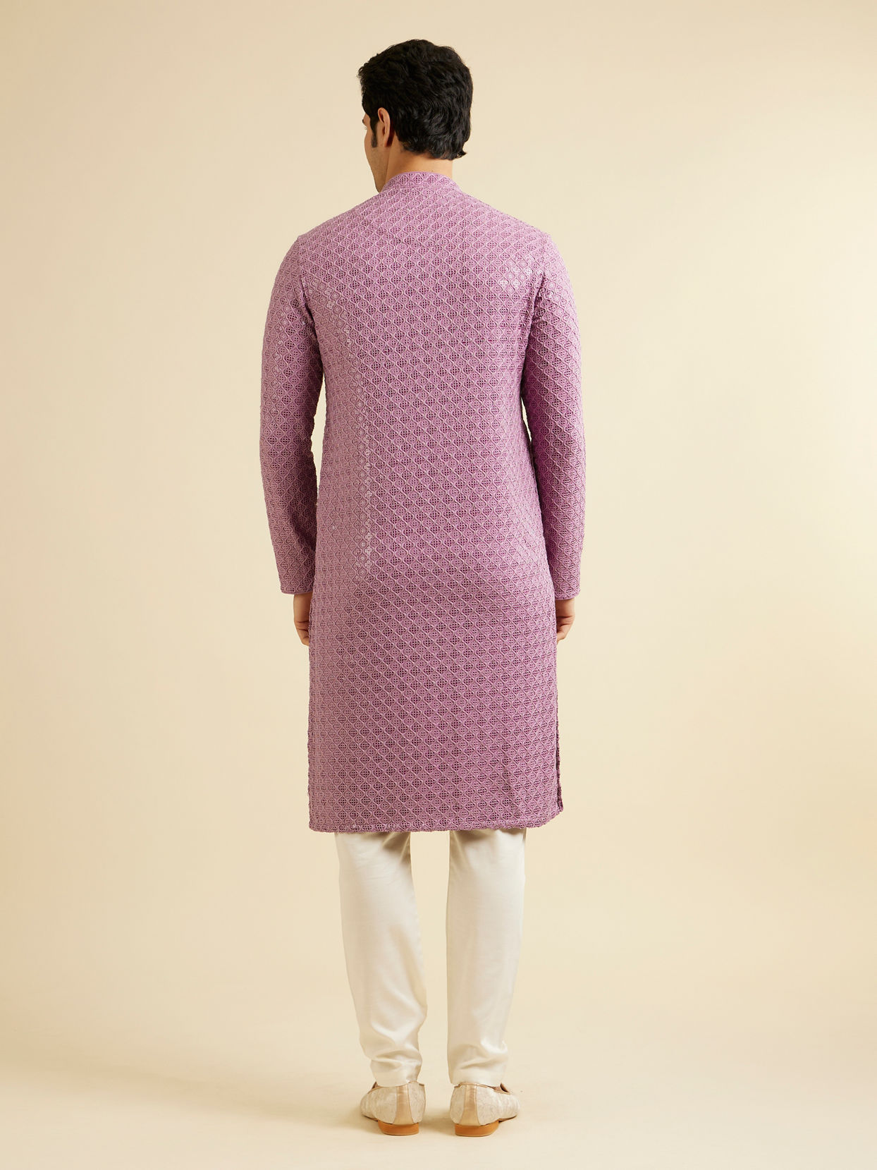 alt message - Manyavar Men Deep Lilac Chikankari Embroidered Sequinned Kurta Set image number 4