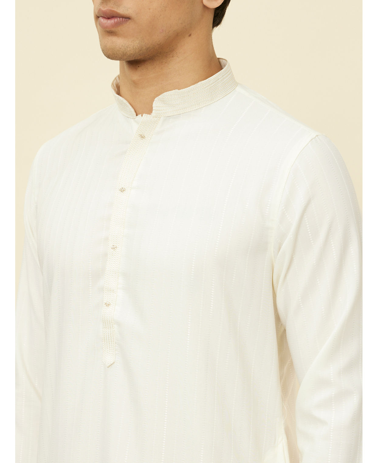 alt message - Manyavar Men Pearled Ivory White Linear Patterned Kurta Set image number 1