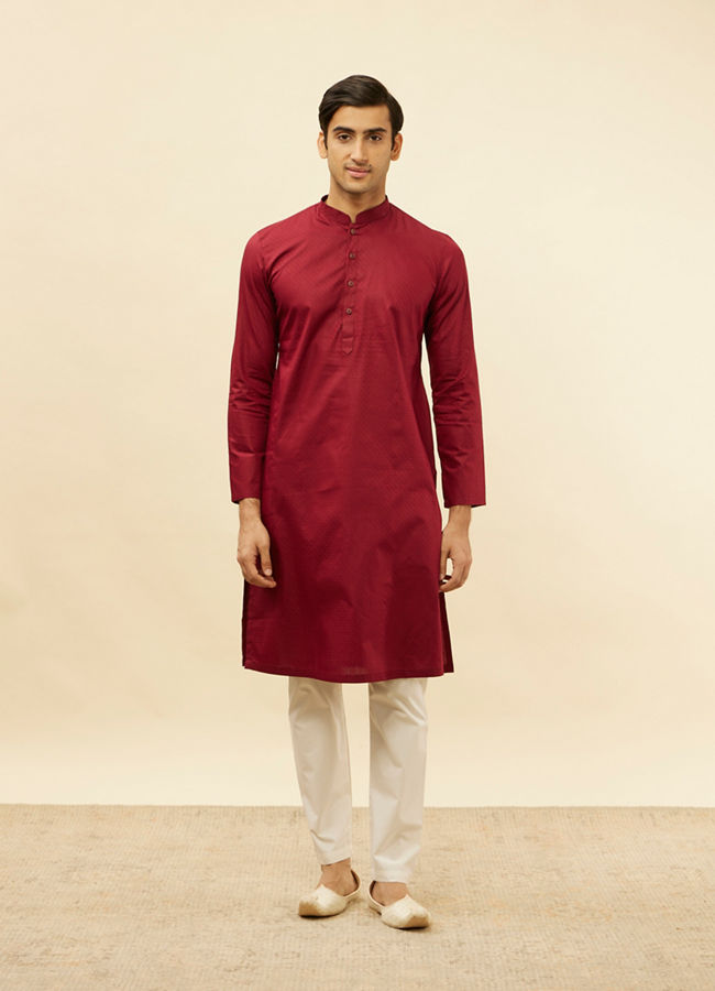 alt message - Manyavar Men Maroon Chevron Patterned Kurta Set image number 2