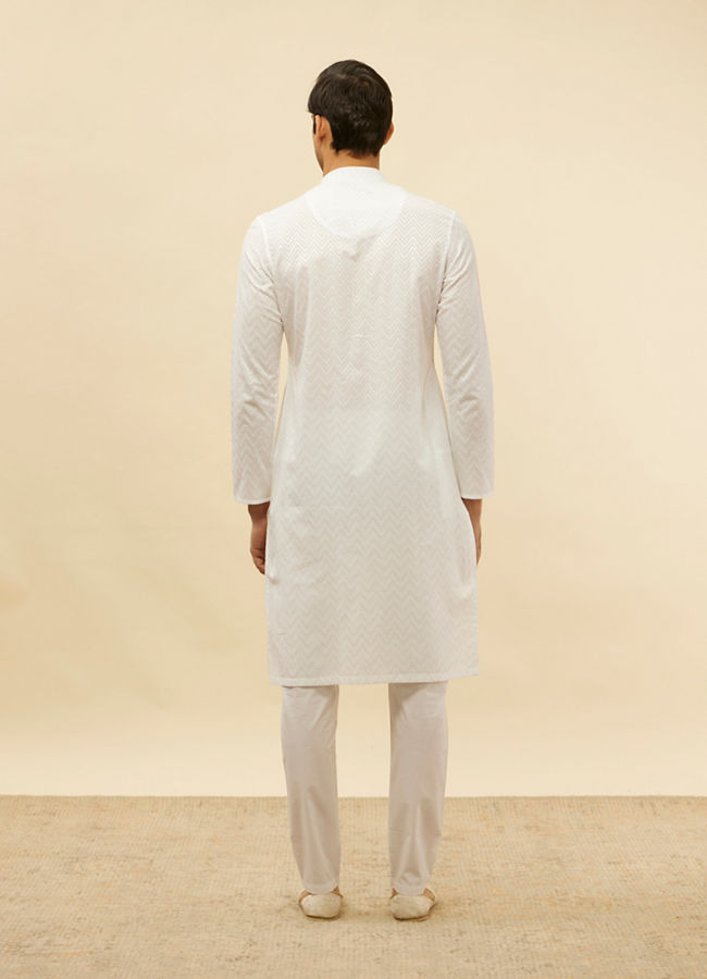 alt message - Manyavar Men Bright White Chevron Patterned Kurta Set image number 5