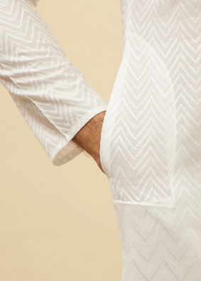 Manyavar Men Bright White Chevron Patterned Kurta Set image number 3