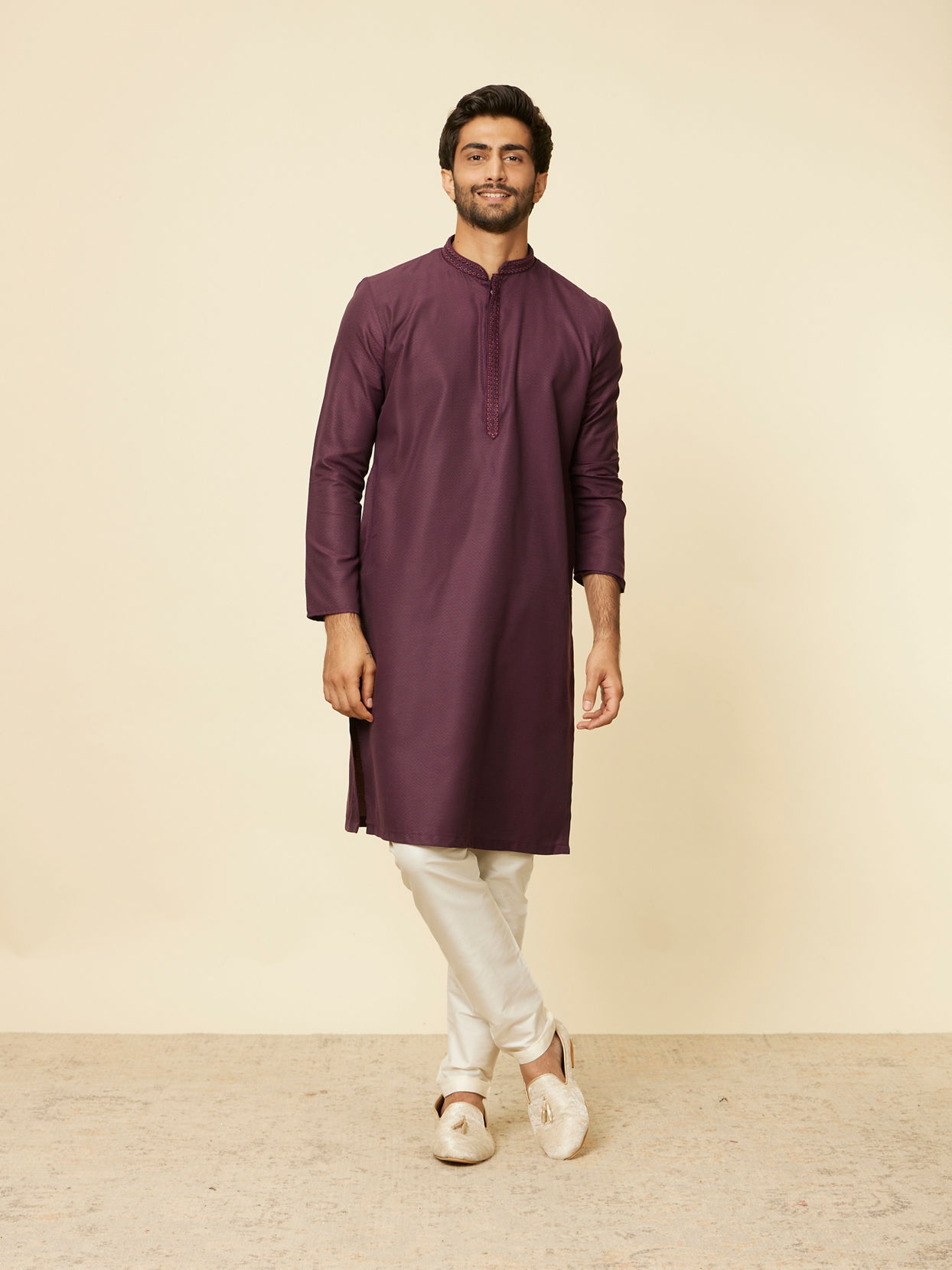 alt message - Manyavar Men Purple Kurta Set image number 2