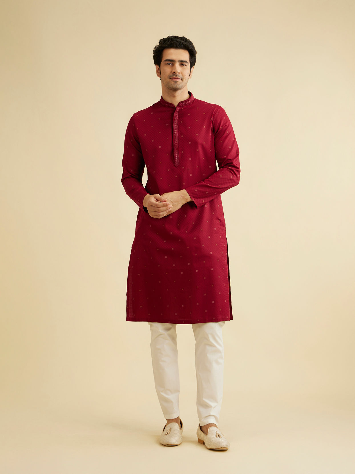 alt message - Manyavar Men Maroon Red Kurta Set with Embroidered Neckline image number 2