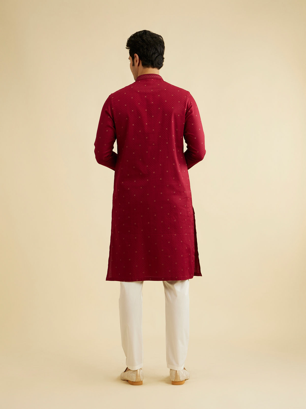 alt message - Manyavar Men Maroon Red Kurta Set with Embroidered Neckline image number 5