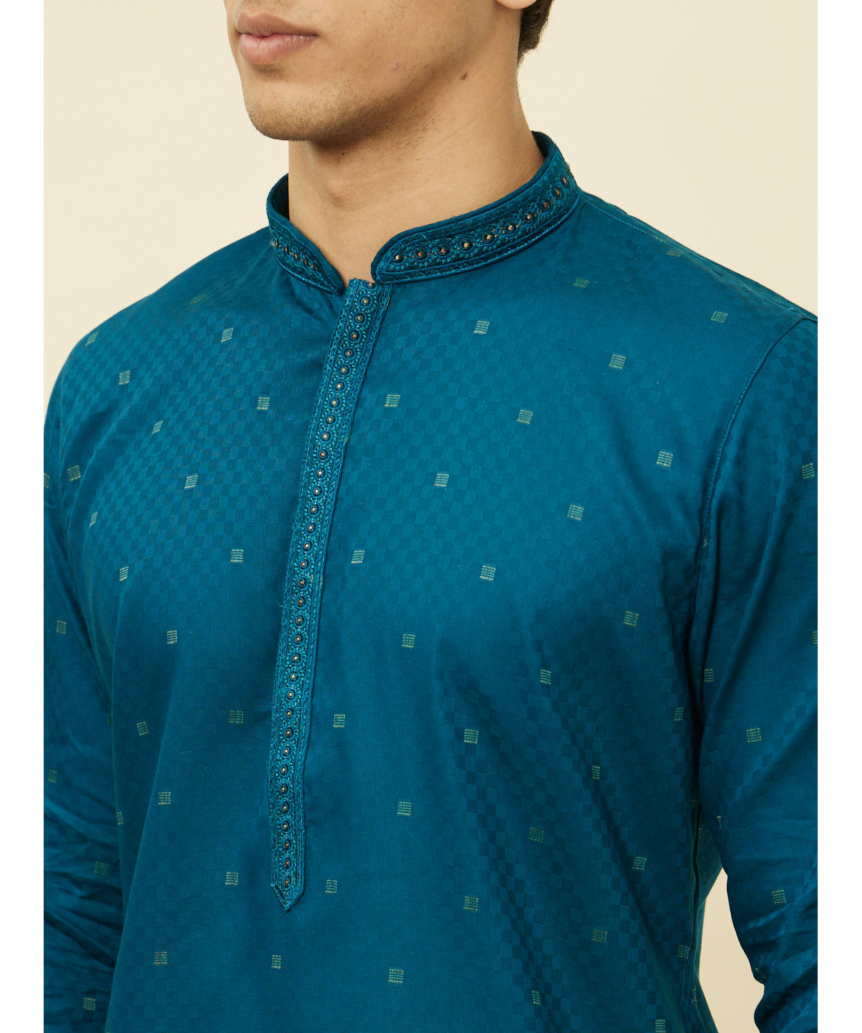 alt message - Manyavar Men Sapphire Blue Checkered Kurta Set image number 1