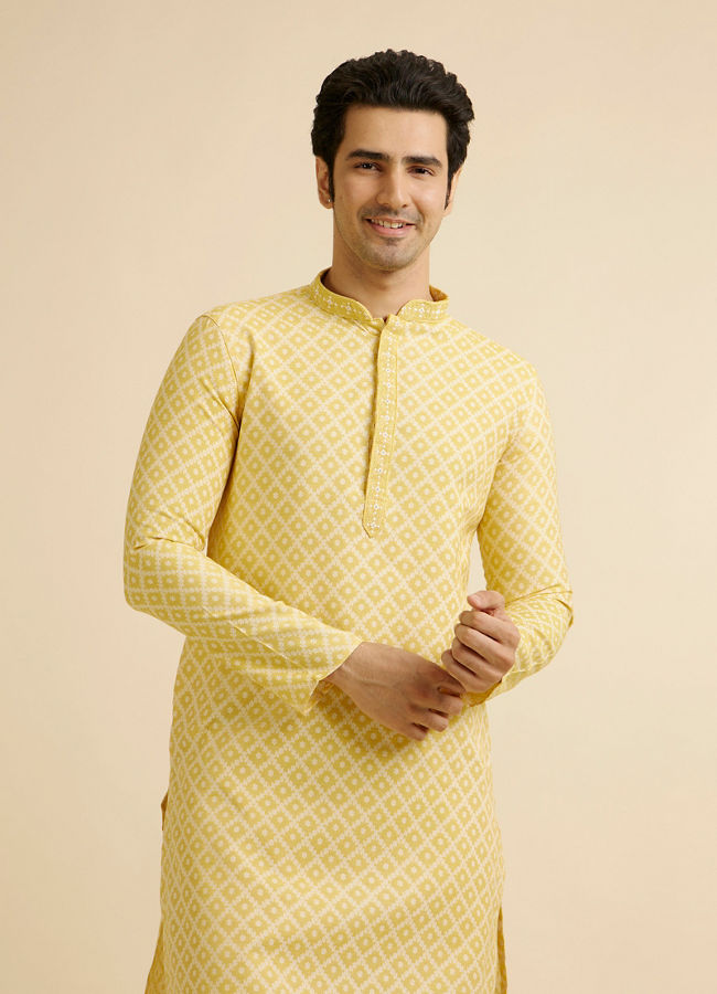 alt message - Manyavar Men Yellow Grid Patterned Kurta Set image number 0