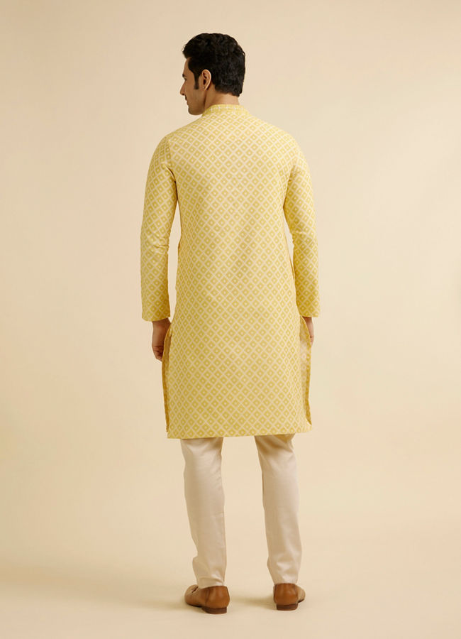 alt message - Manyavar Men Yellow Grid Patterned Kurta Set image number 4