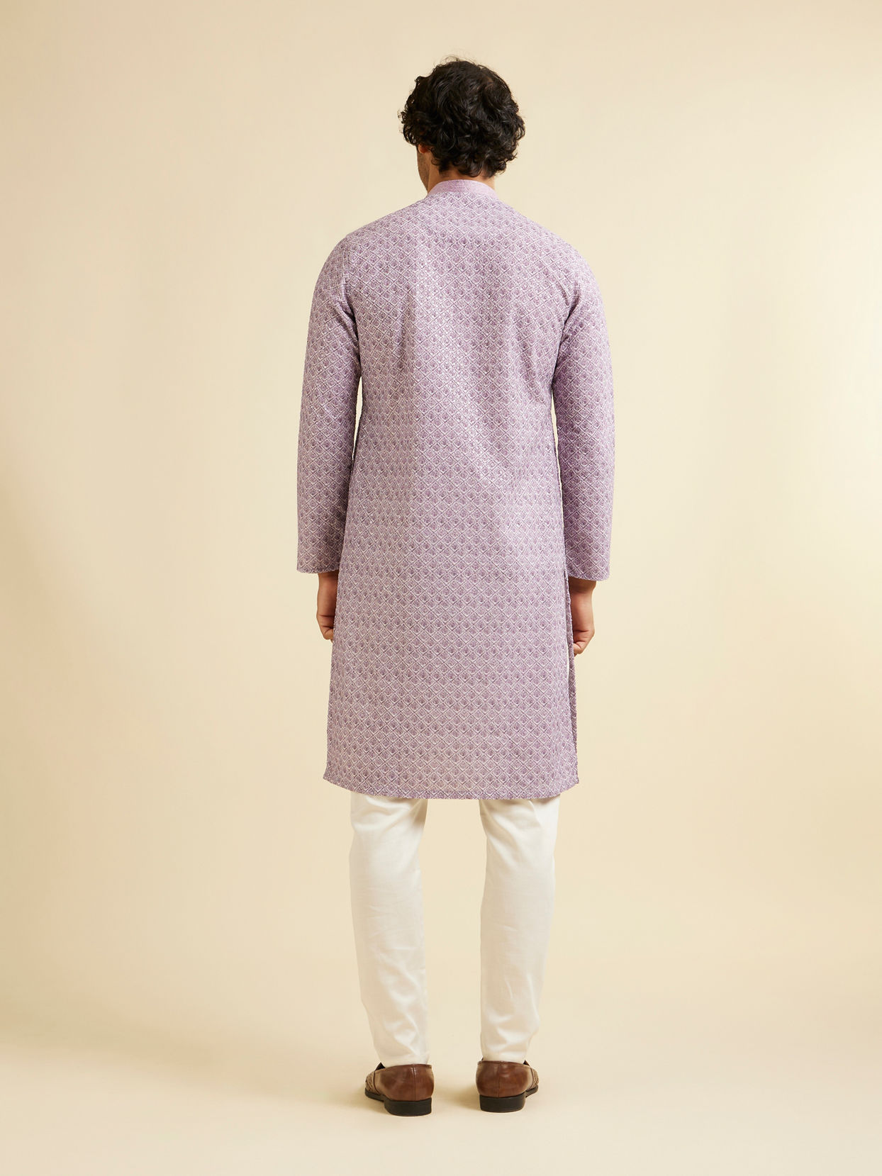 alt message - Manyavar Men Soft Purple Lattice Patterned Chikankari Inspired Kurta Set image number 4