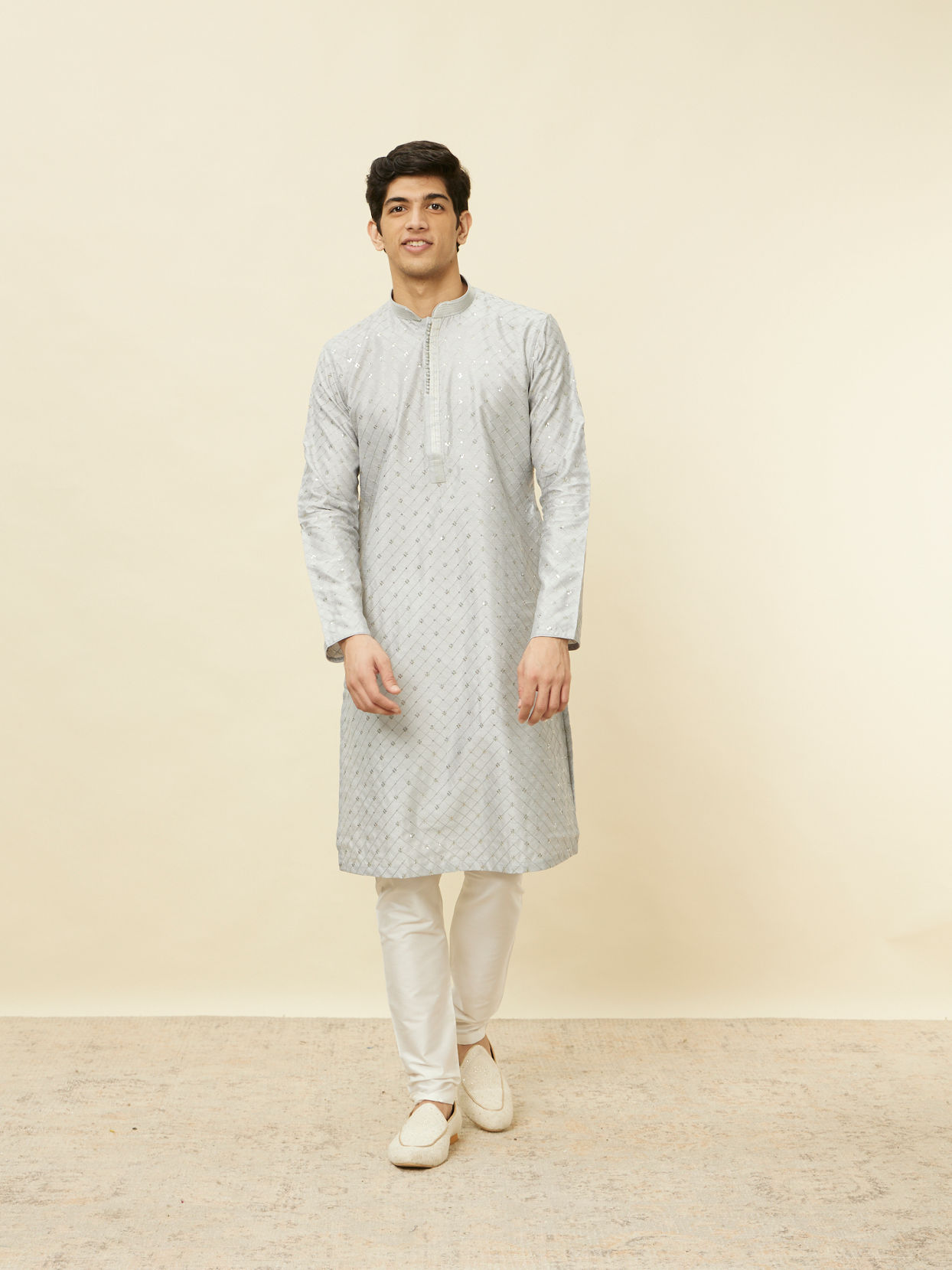 alt message - Manyavar Men Glacier Grey Sequined Patterned Kurta Set image number 2