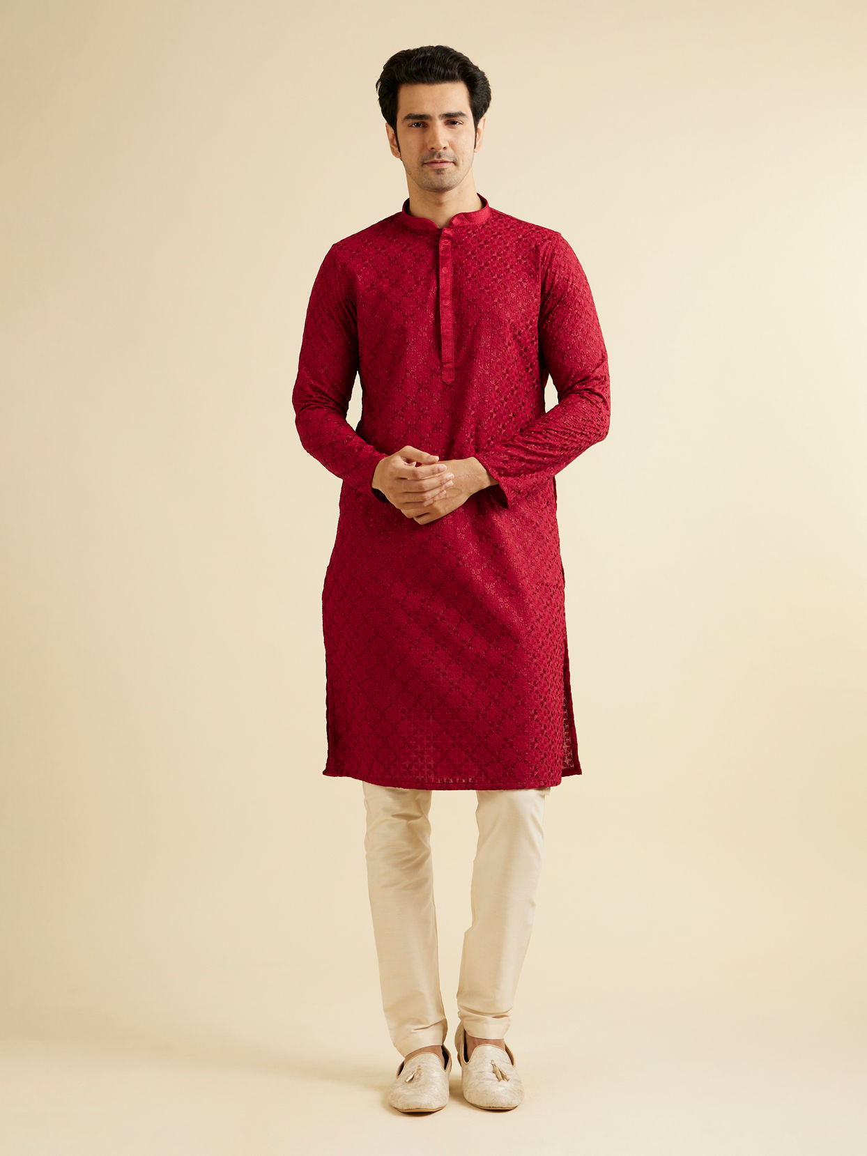 alt message - Manyavar Men Classic Red Ogee Jaal Patterned Kurta Set with Chikankari Embroidery image number 2