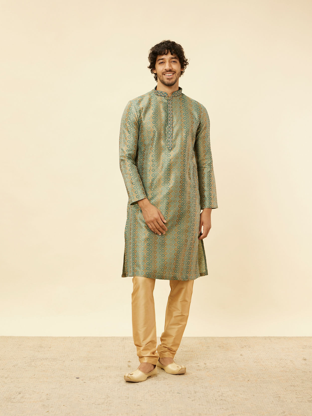 alt message - Manyavar Men Tropical Blue Diamond Patterned Kurta Set image number 2