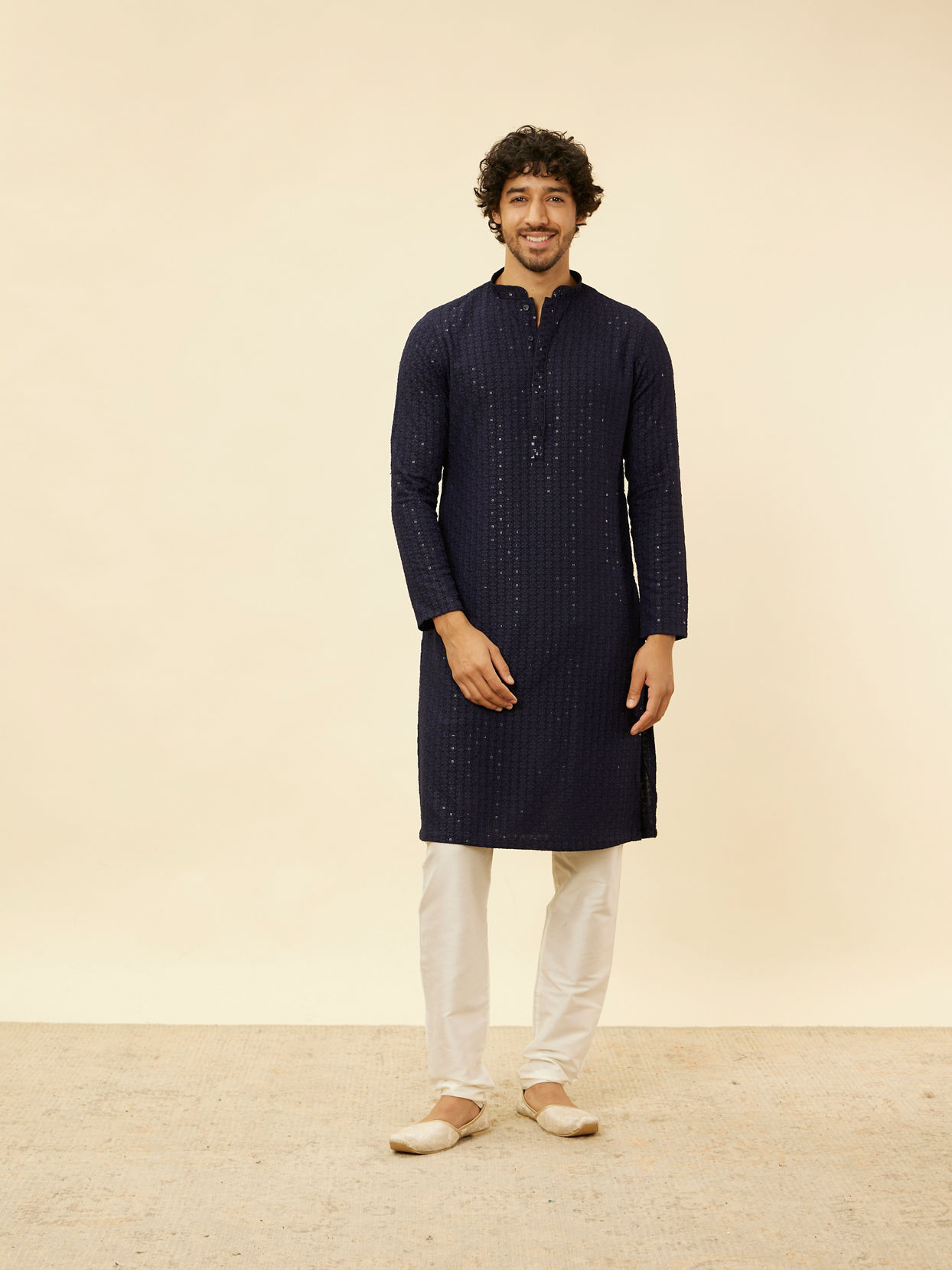 alt message - Manyavar Men Navy Blue Chikankari Sequinned Kurta Set image number 2