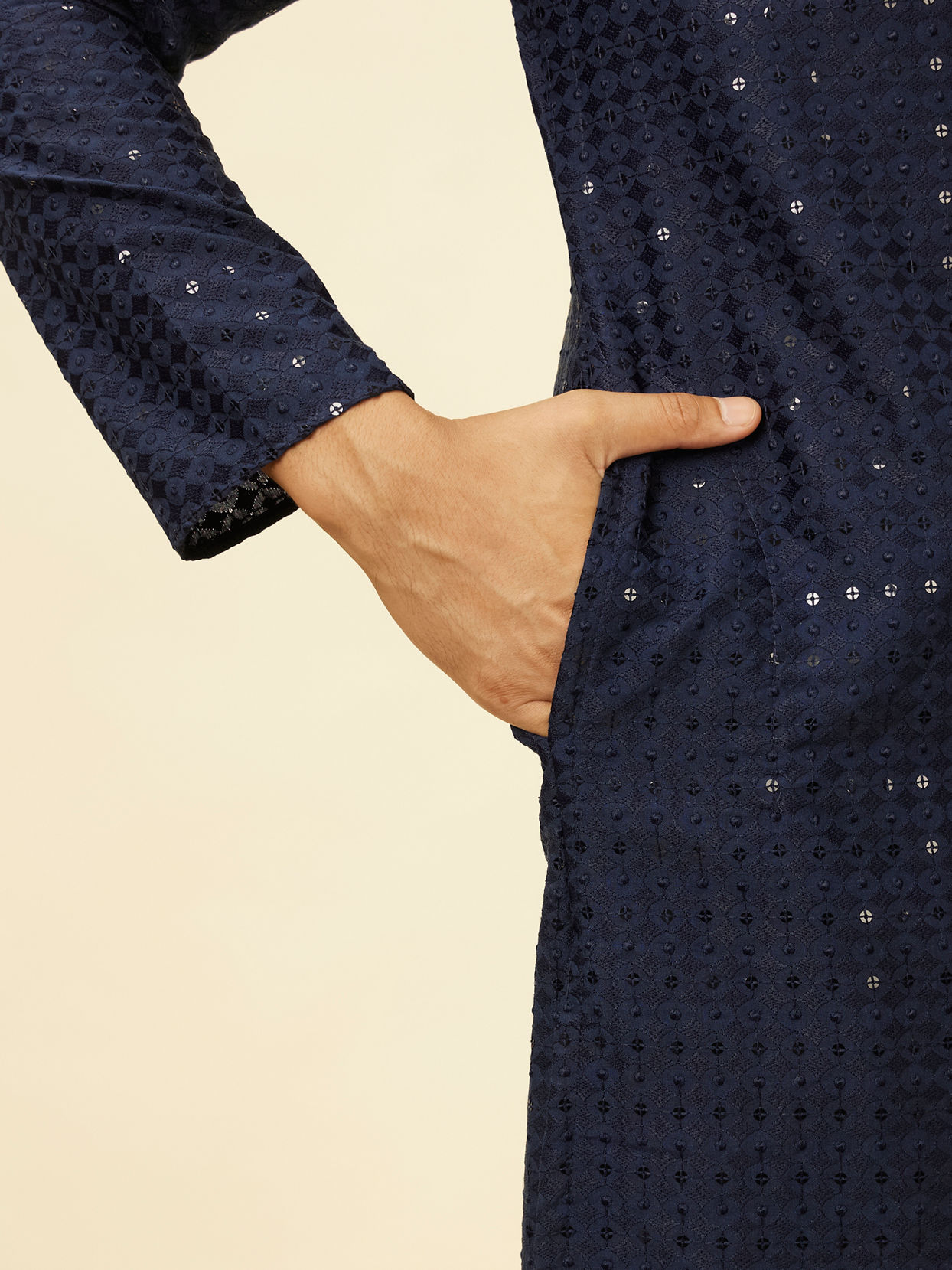 alt message - Manyavar Men Sapphire Blue Chikankari Sequinned Kurta Set image number 3