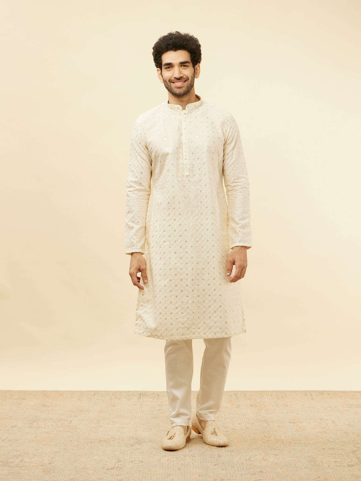 alt message - Manyavar Men Light Cream Lattice Patterned Sequinned Kurta image number 2