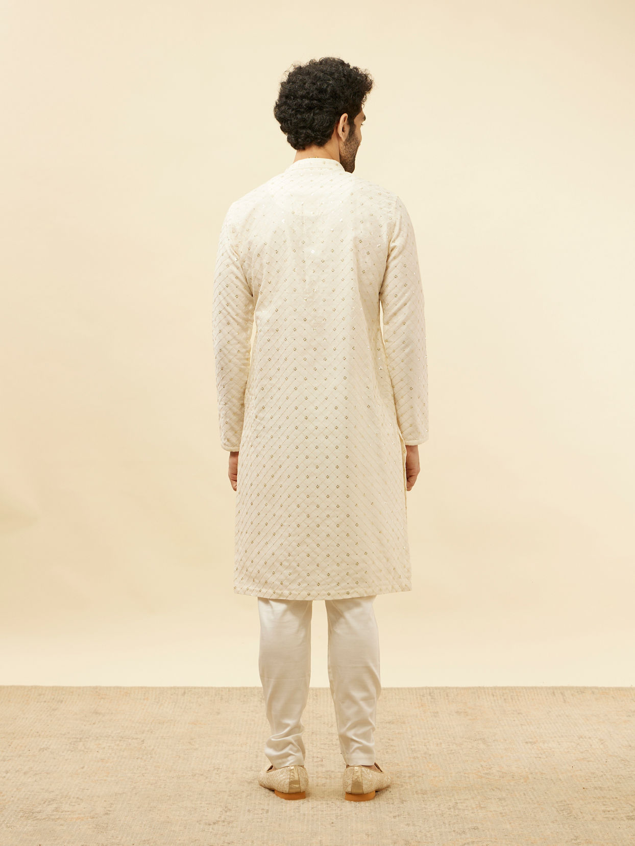 alt message - Manyavar Men Light Cream Lattice Patterned Sequinned Kurta image number 5