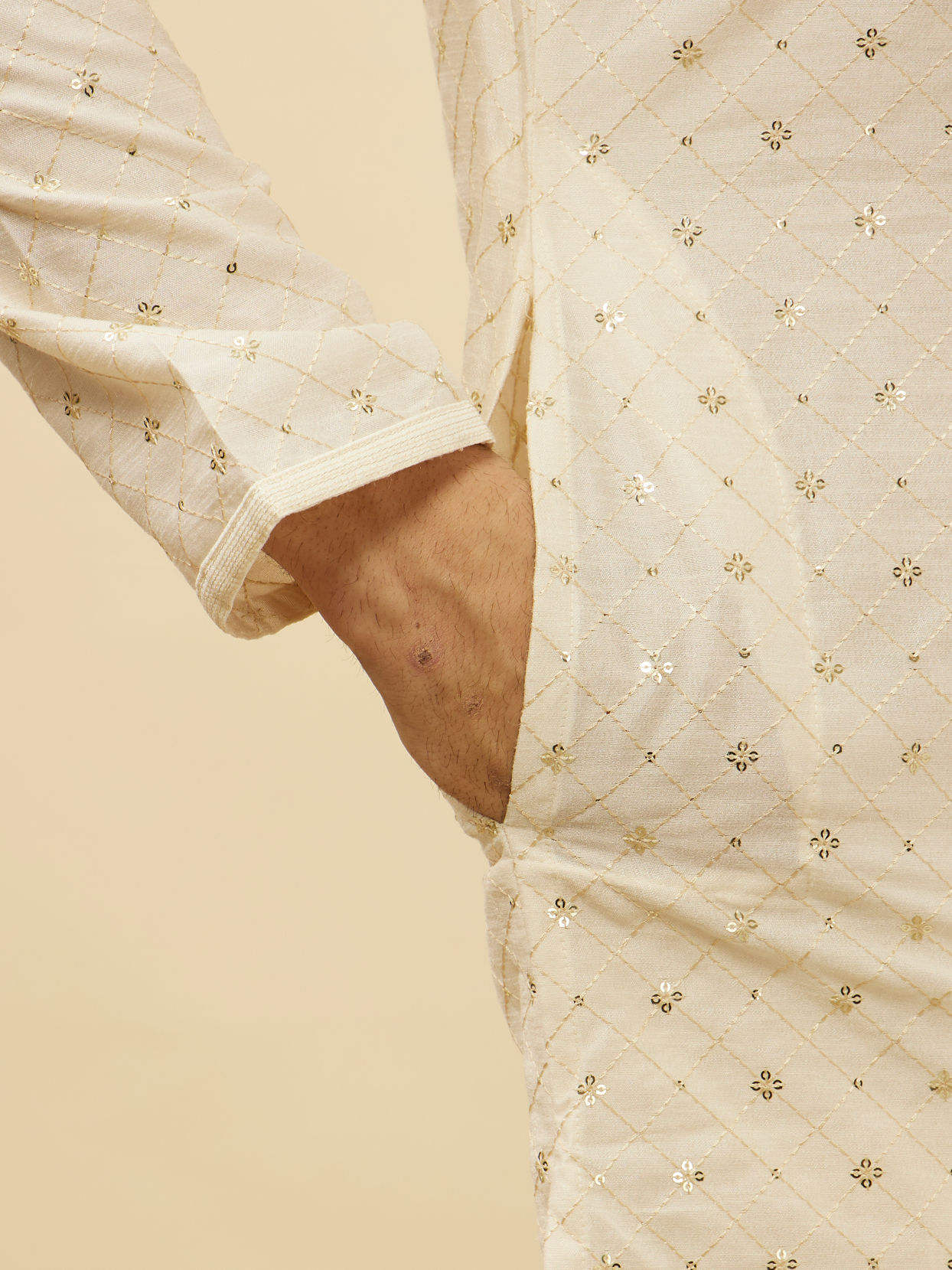 alt message - Manyavar Men Light Cream Lattice Patterned Sequinned Kurta image number 3