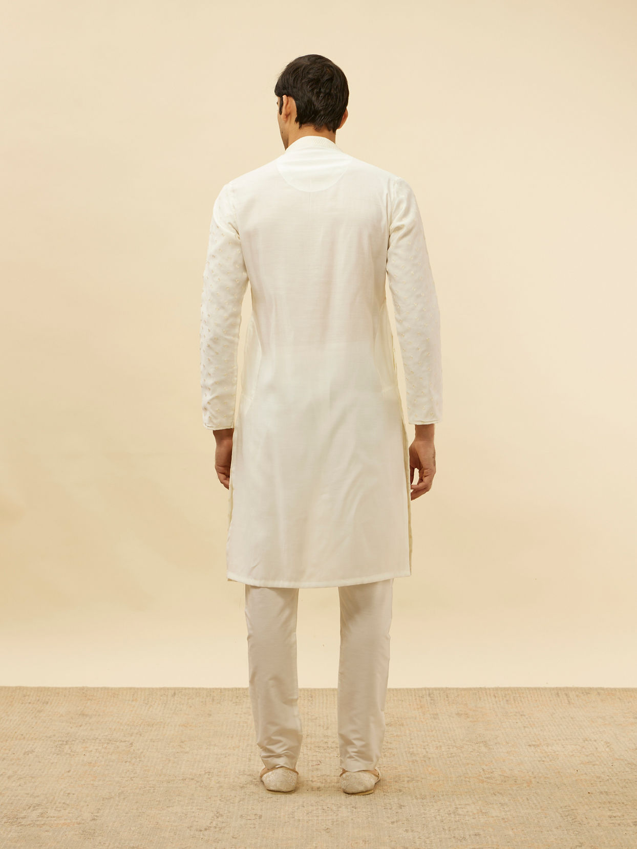 alt message - Manyavar Men Bright Cream Dotted Sequinned Kurta Set image number 5