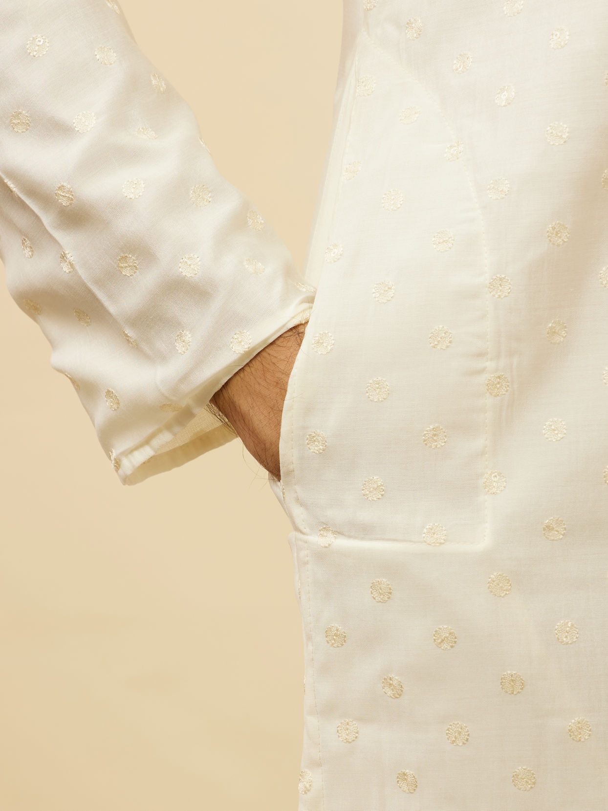 alt message - Manyavar Men Bright Cream Dotted Sequinned Kurta Set image number 3