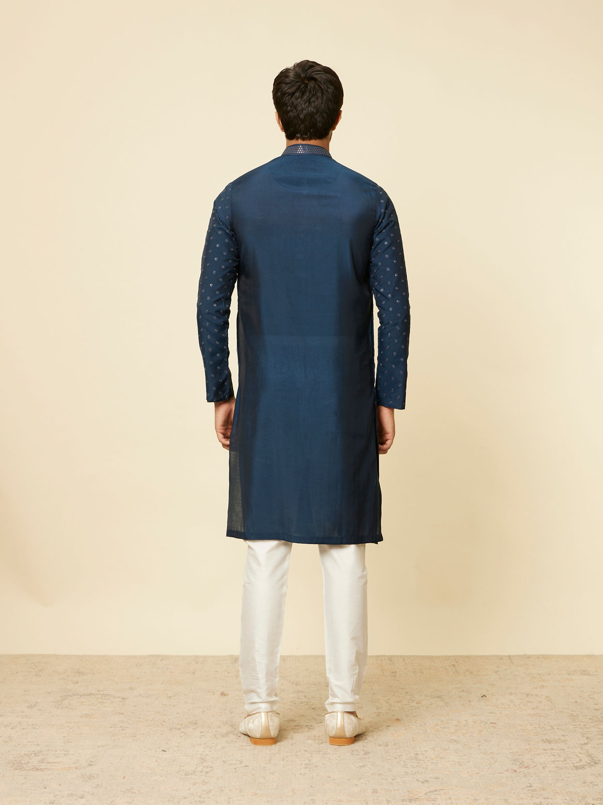 alt message - Manyavar Men Dark Blue Self Motif Kurta Set image number 4