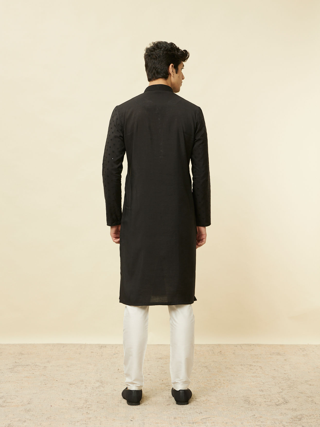 alt message - Manyavar Men Midnight Black Sequined Kurta Set image number 4