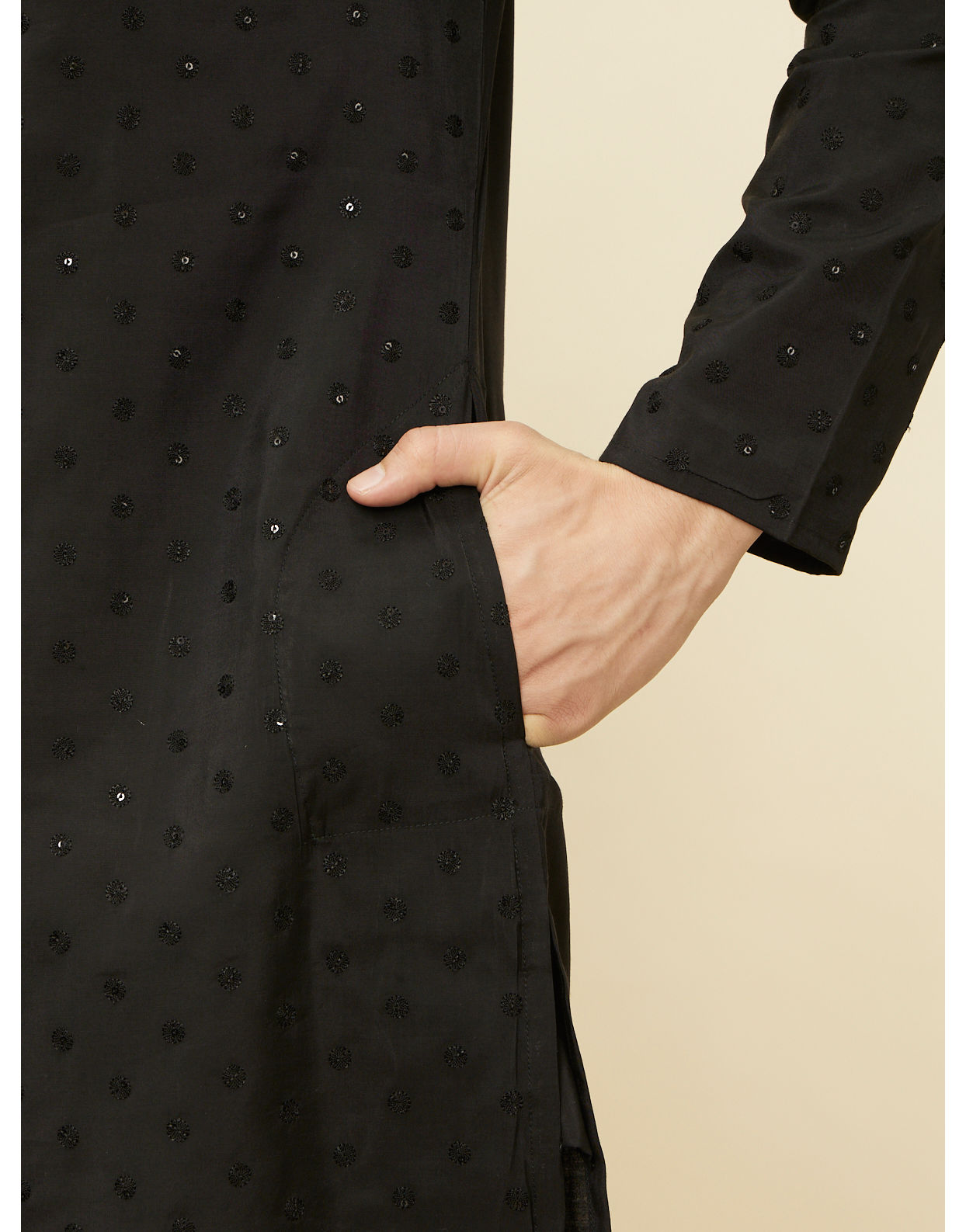 alt message - Manyavar Men Midnight Black Sequined Kurta Set image number 3