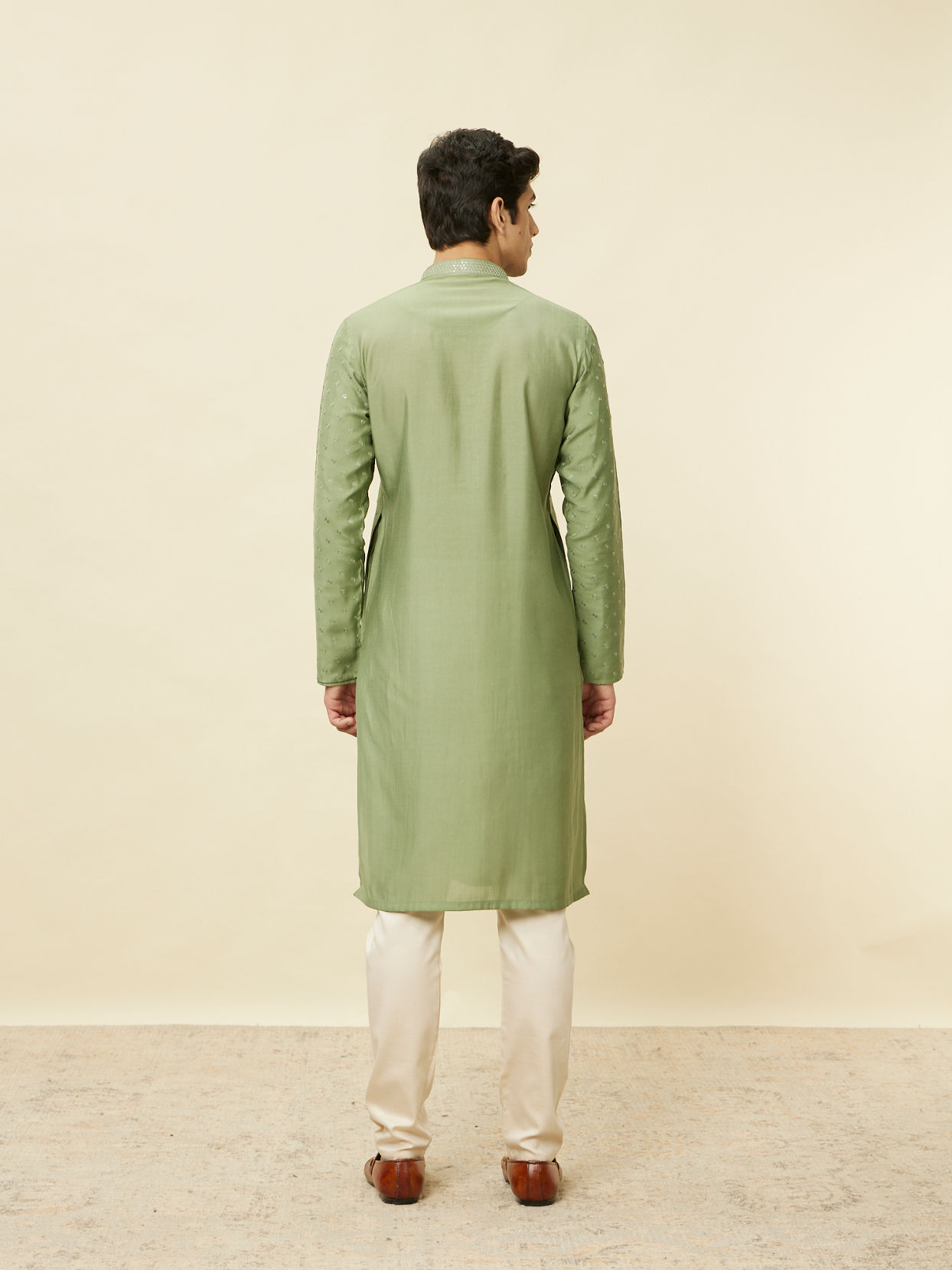 alt message - Manyavar Men Sage Green Sequined Kurta Set image number 5