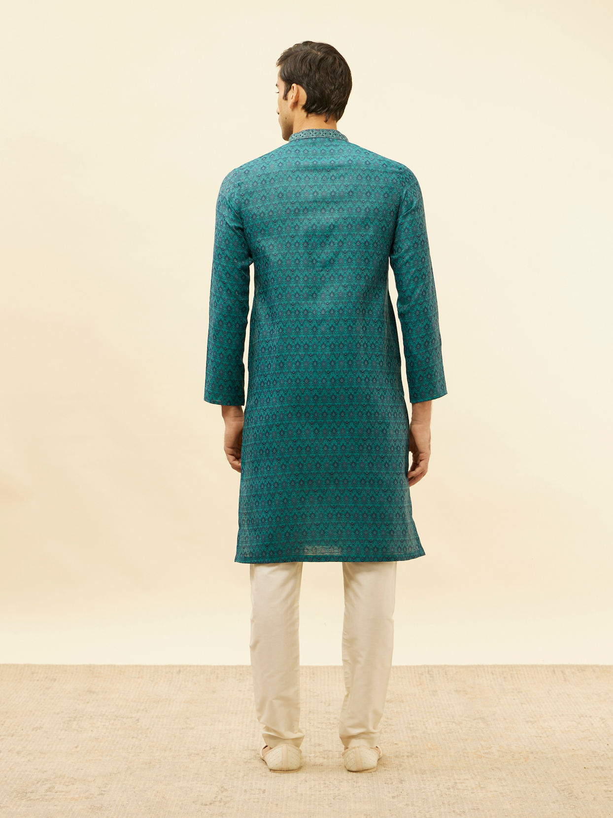 alt message - Manyavar Men Teal Blue Imperial Patterned Kurta Set image number 5