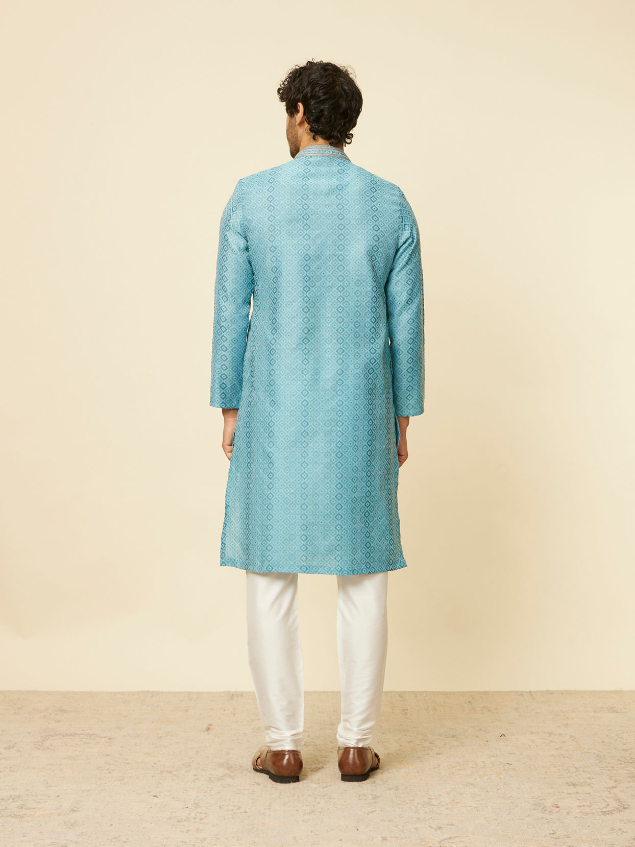 alt message - Manyavar Men Turquoise Blue Grid Patterned Kurta Set image number 5