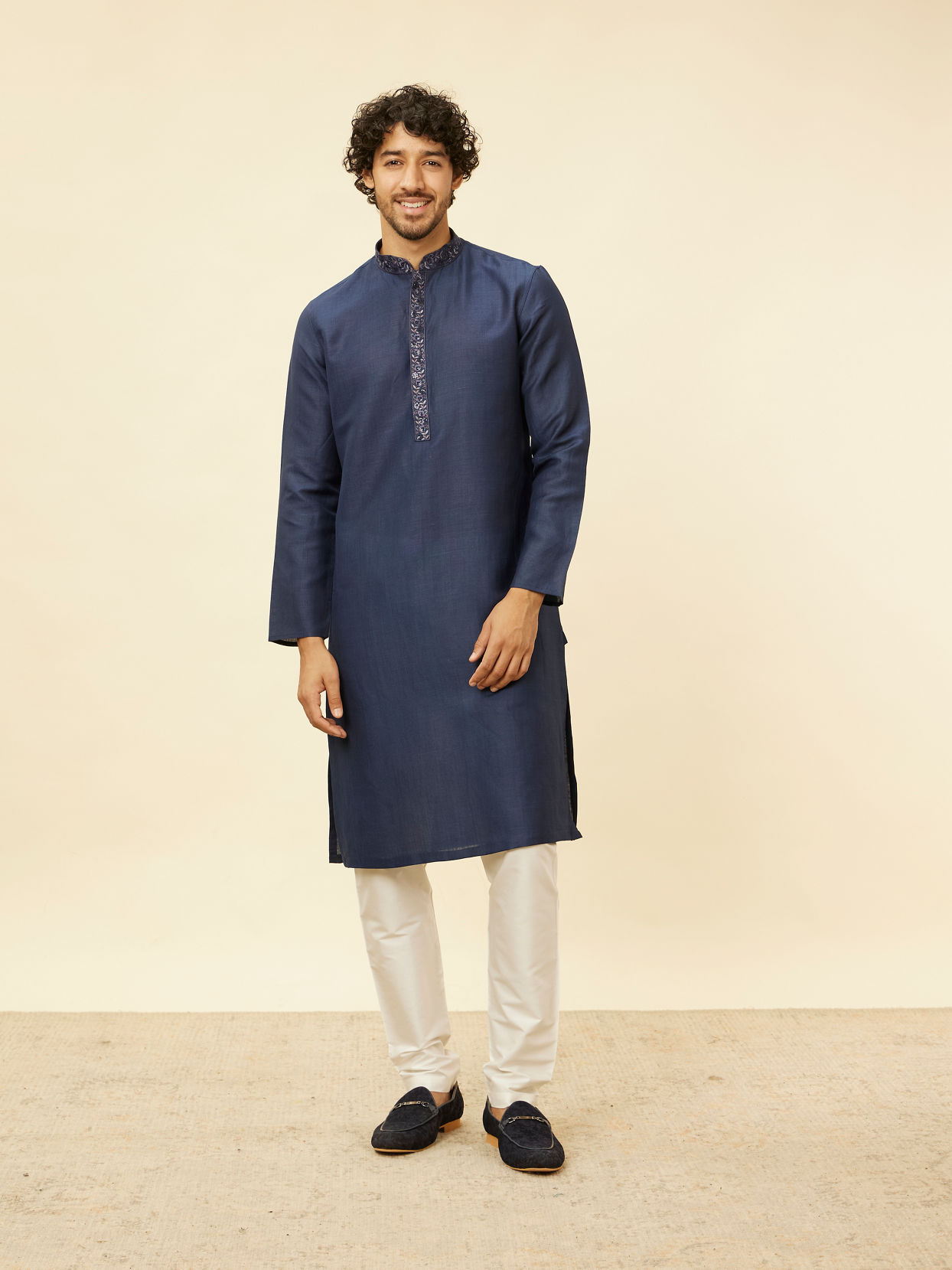 Manyavar Men Navy Blue Embroidered Bandhgala Kurta Set image number 2