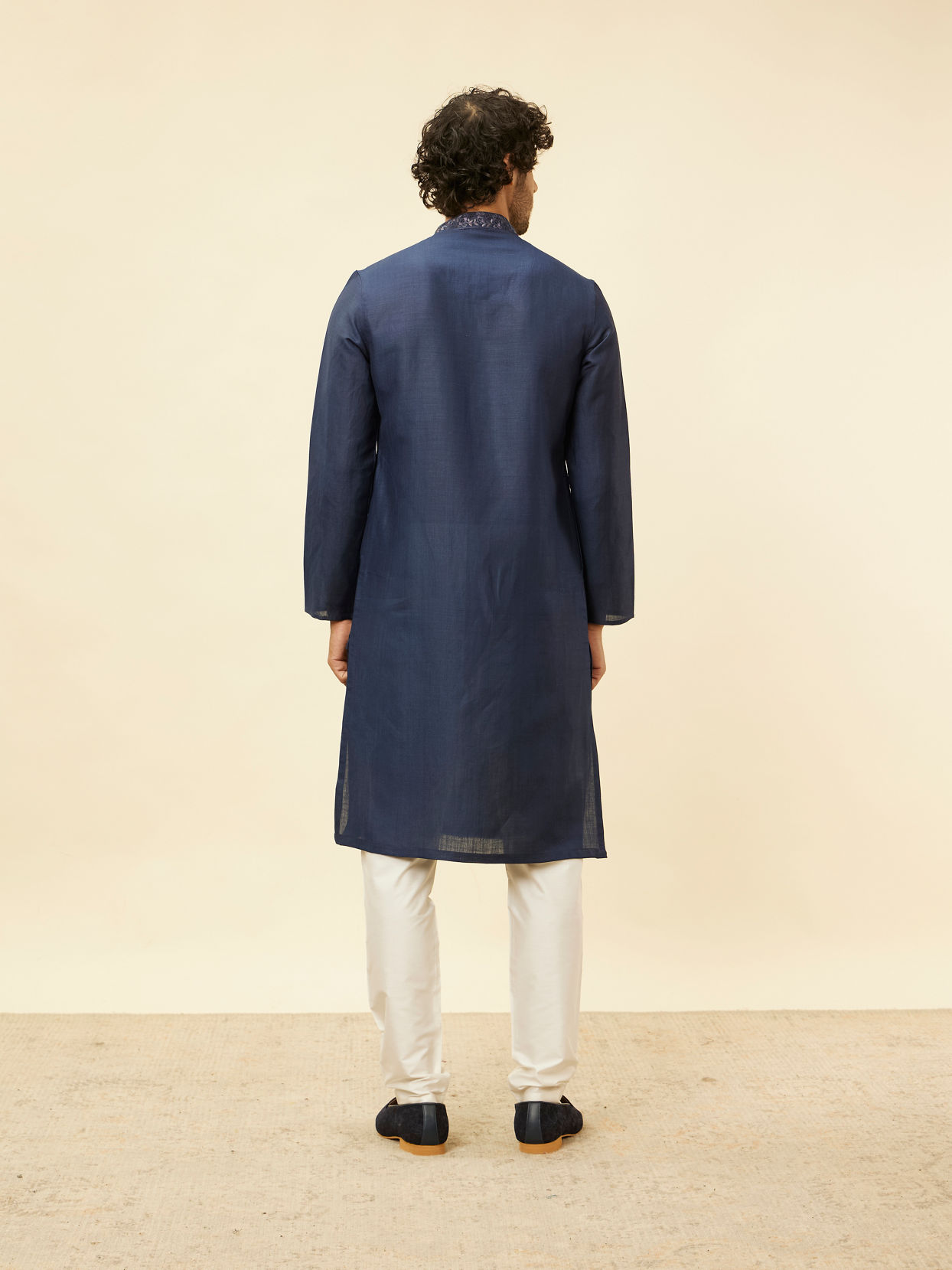 Manyavar Men Navy Blue Embroidered Bandhgala Kurta Set image number 5