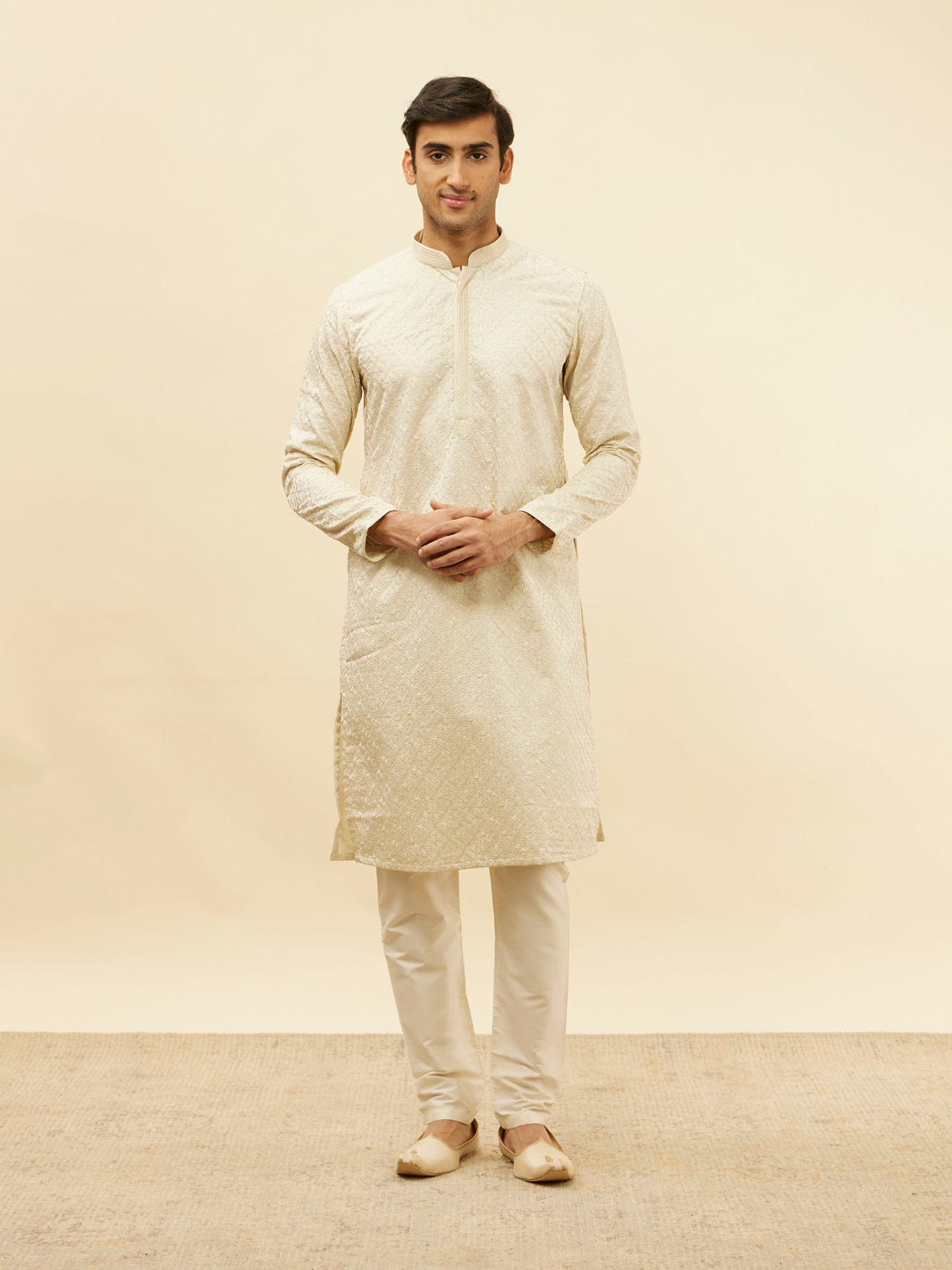 alt message - Manyavar Men Pearl White Jaal Embroidered Sequinned Kurta Set image number 2