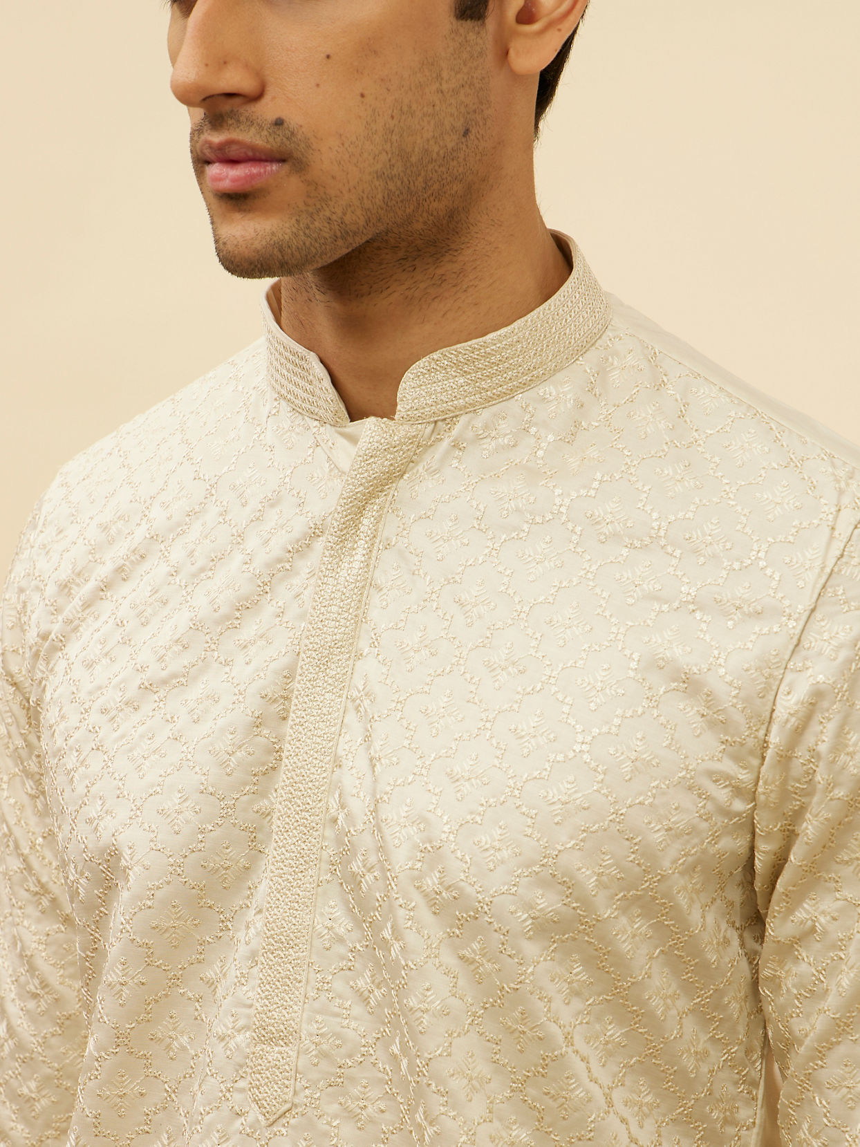 alt message - Manyavar Men Pearl White Jaal Embroidered Sequinned Kurta Set image number 1