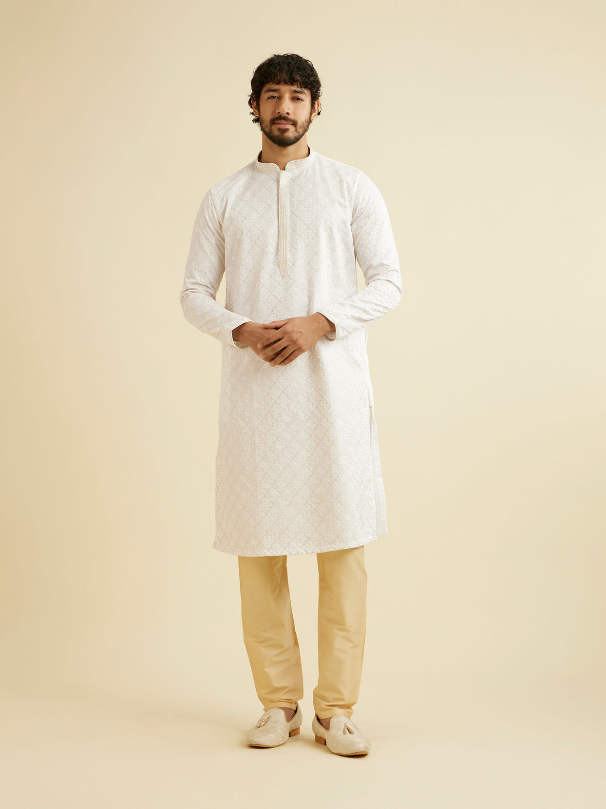 alt message - Manyavar Men Warm White Jaal Patterned Kurta Set image number 2