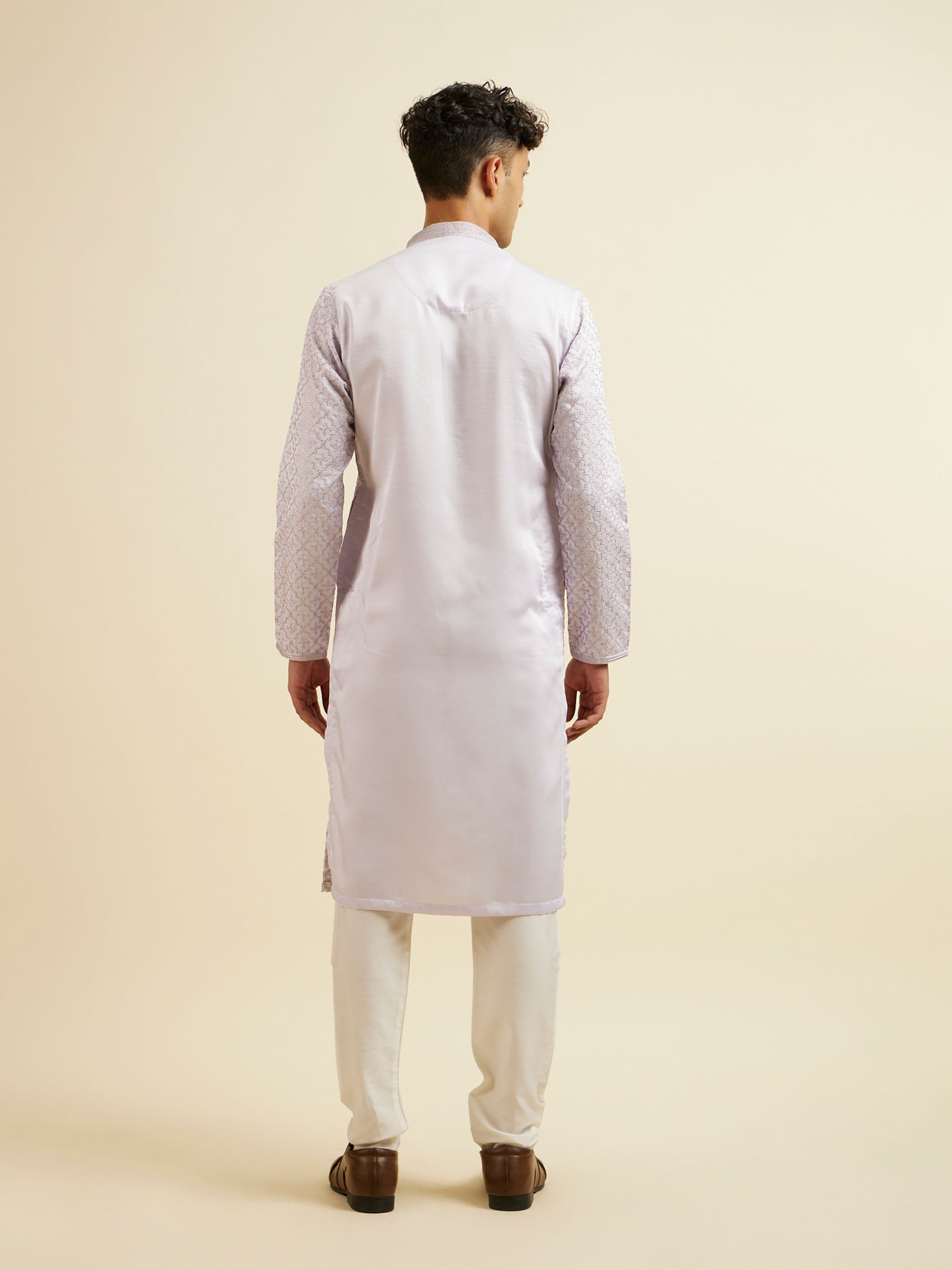 alt message - Manyavar Men Lilac Jaal Patterned Kurta Set image number 4