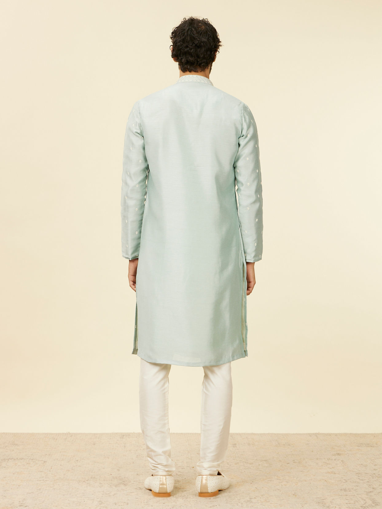 alt message - Manyavar Men Light Blue Buta Patterned Kurta Set image number 4