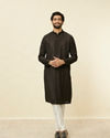 alt message - Manyavar Men Midnight Black Linear Patterned Kurta Set image number 2