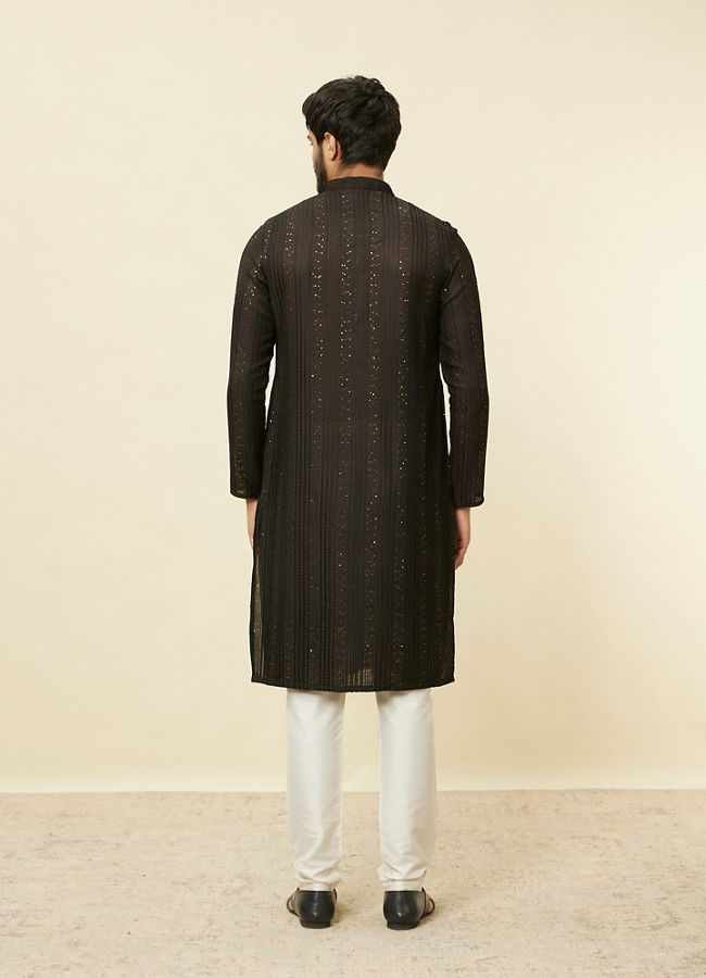 alt message - Manyavar Men Midnight Black Linear Patterned Kurta Set image number 5