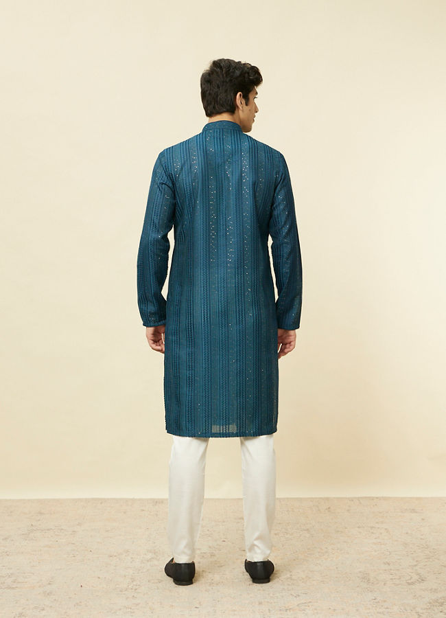 alt message - Manyavar Men Violet Blue Linear Patterned Kurta Set image number 5