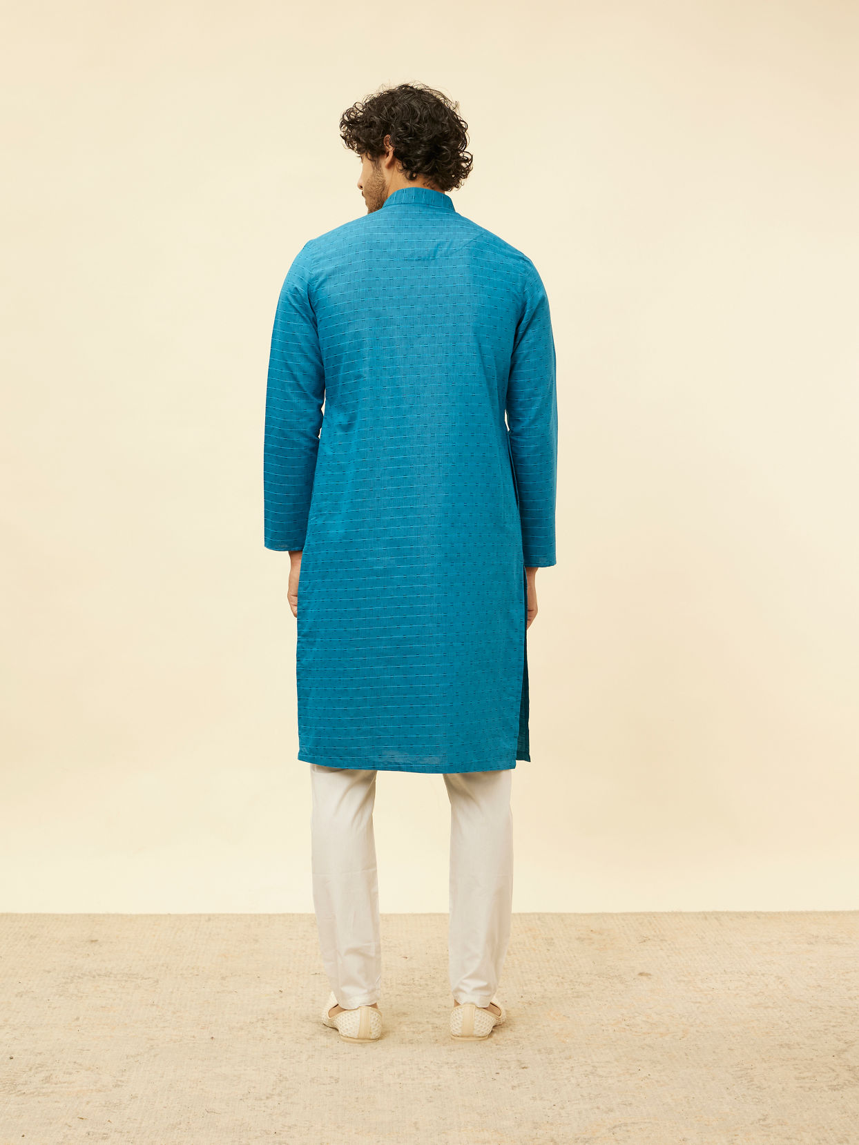 alt message - Manyavar Men Teal Blue Self Patterned Kurta Set image number 5