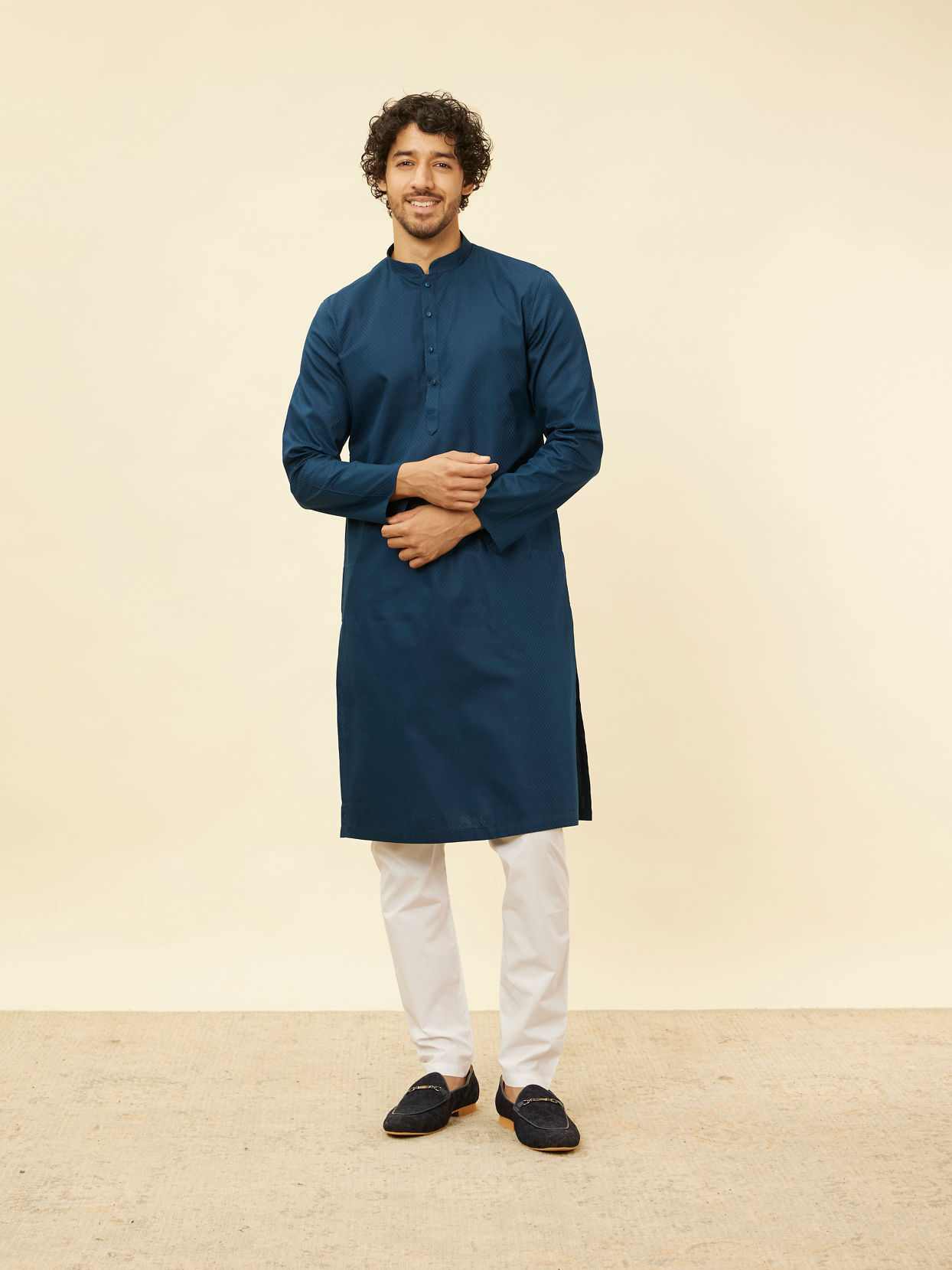 alt message - Manyavar Men Turquoise Blue Self Patterned Kurta Set image number 2