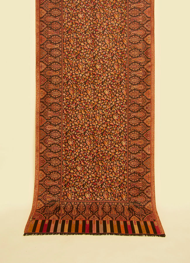 Manyavar Men Ebony Black Floral Vine Patterned Shawl with Paisley And Fern Motifs