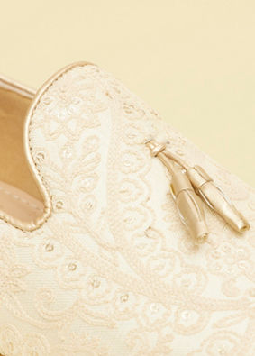 Manyavar Men Beige Cream Paisley and Floral Embroidered Jootis