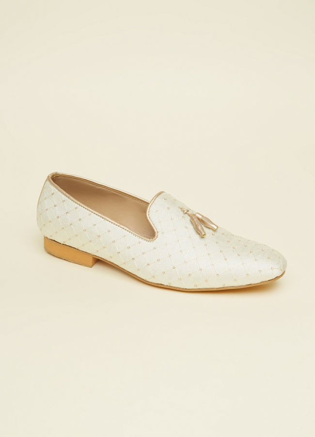 Manyavar Men Cream White Lattice Patterned Loafer Style Jutis