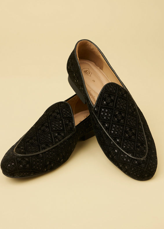 alt message - Manyavar Men Coal Black Sequinned Loafer Style Jutis