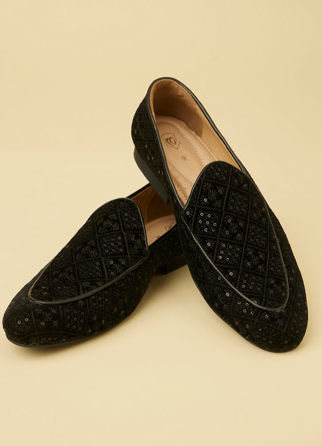 Coal Black Sequinned Loafer Style Jutis image number 0