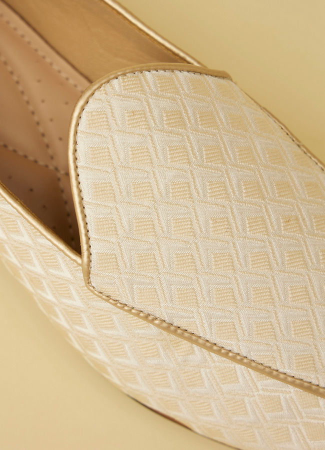 Manyavar Men Jasmine White Diamond Patterned Loafer Style Jootis