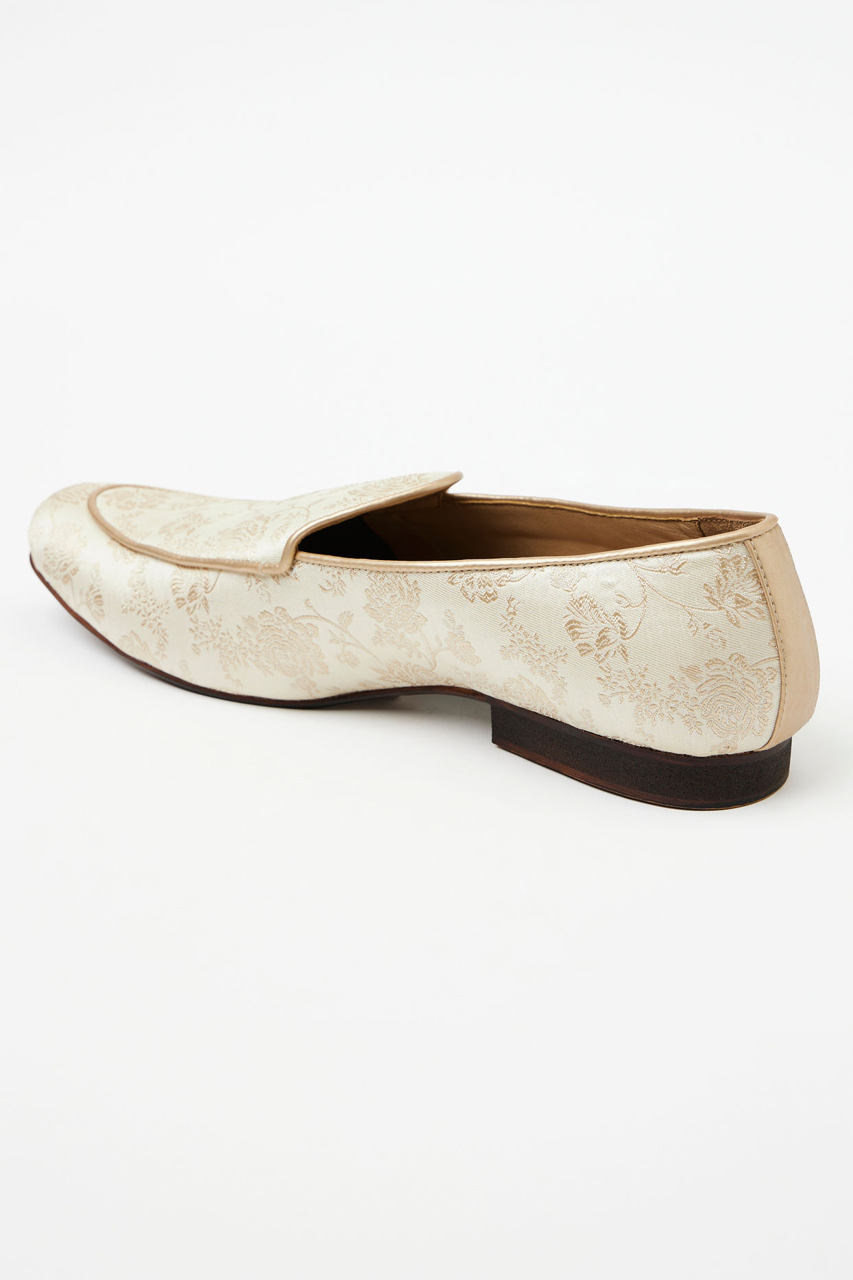 Cream Floral Textured Juti image number 5