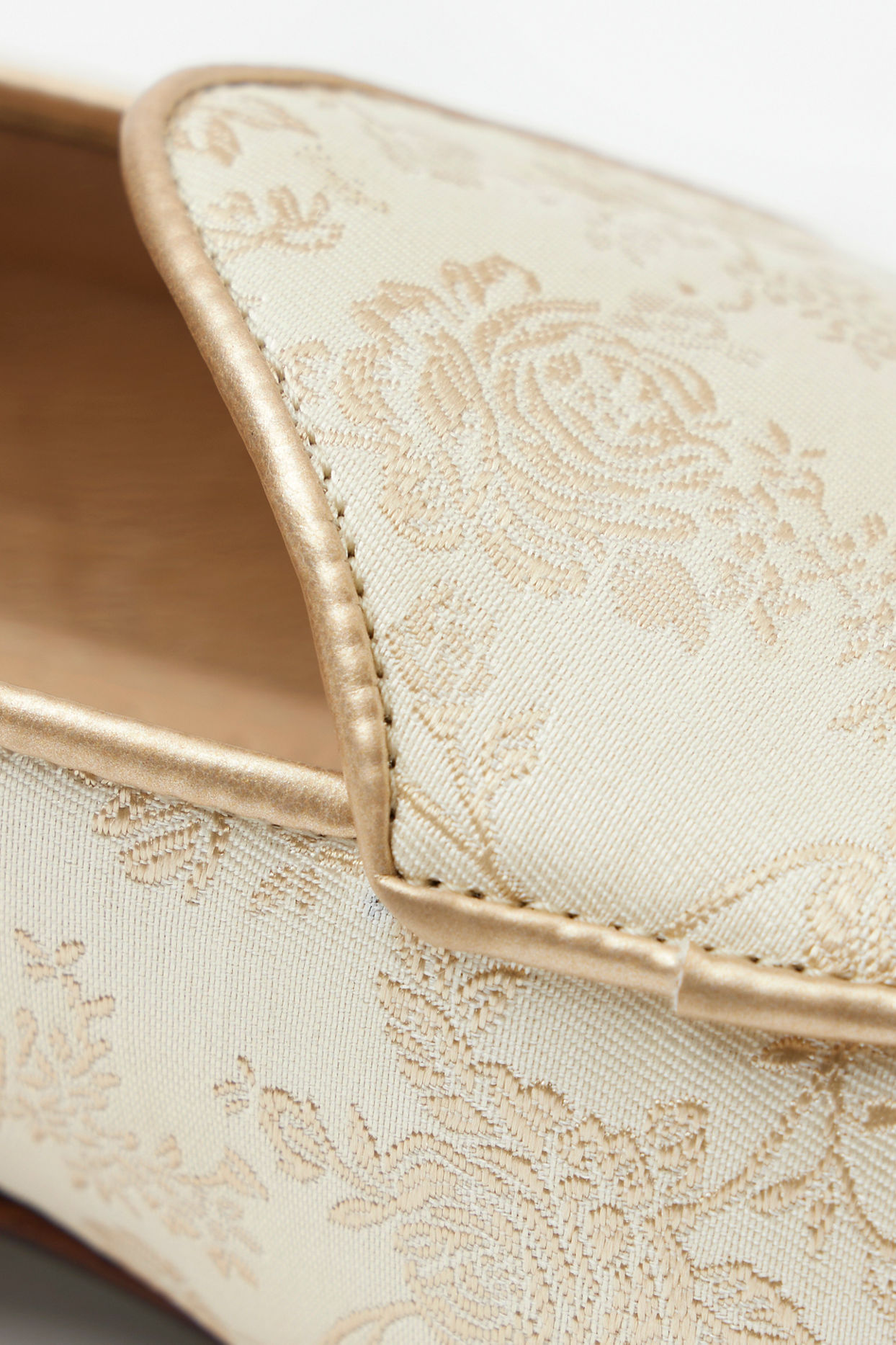 Manyavar Men Cream Floral Patterned Jooti